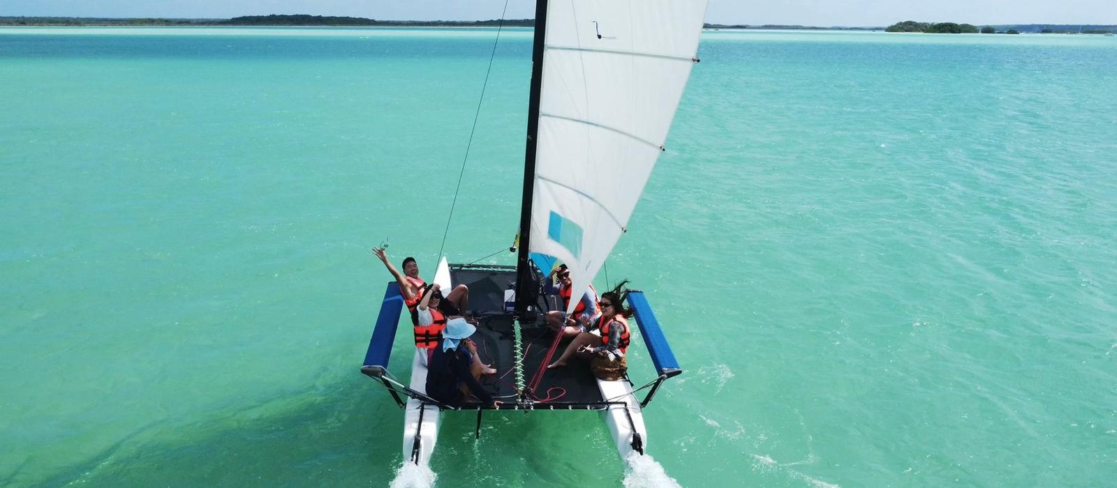 Tour en Catamarán – Libertad, viento y diversión
