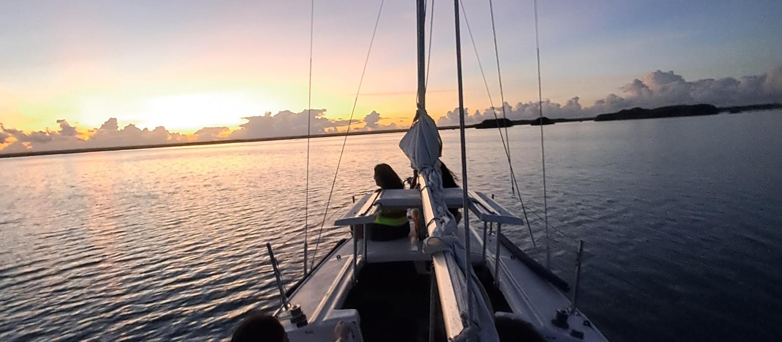 Amanecer en Velero – Lo que pocos viven, tú lo recordarás para siempre